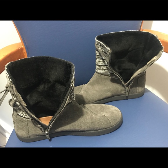 Toms women’s gray suede boot - Picture 12 of 16